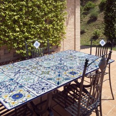 Tavolo in pietra lavica Mediterraneo